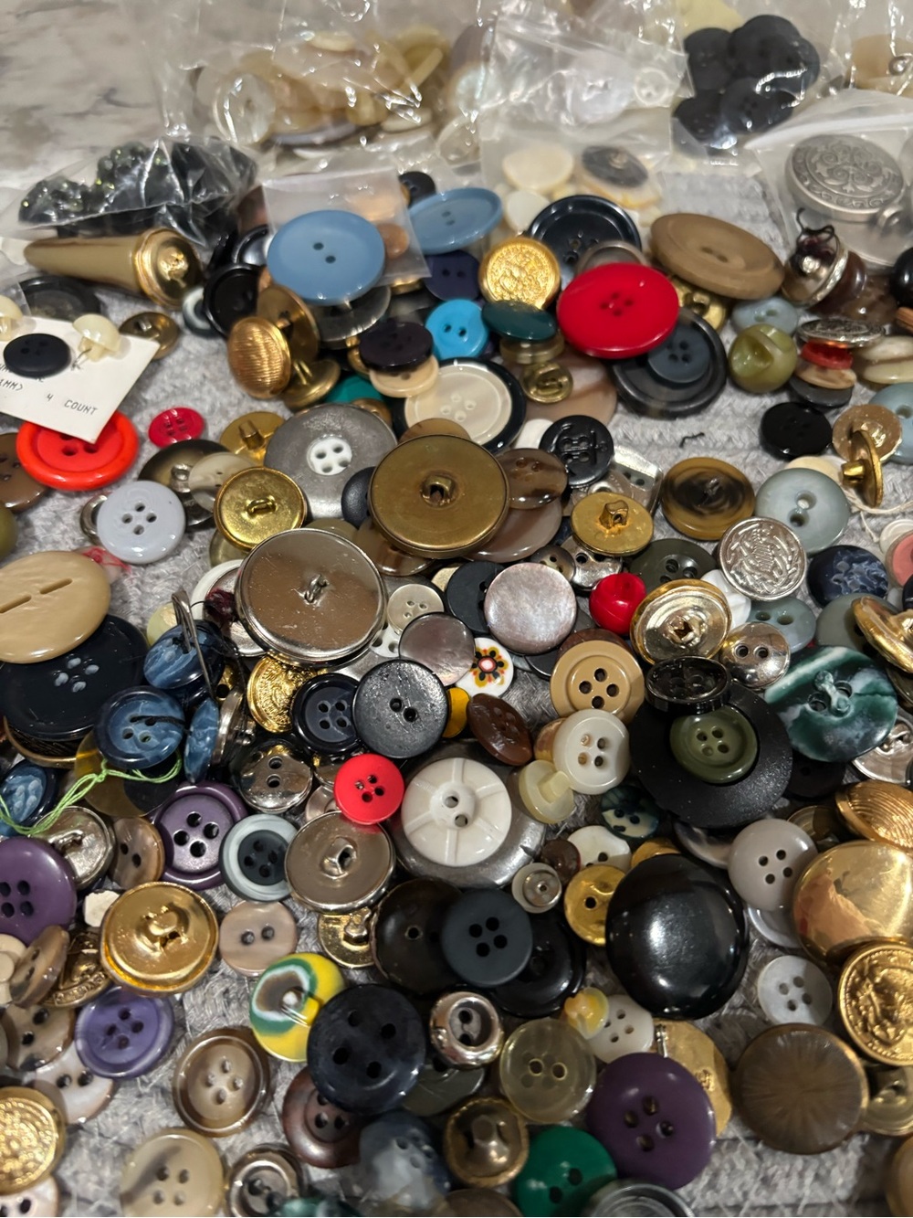Mixed Assorted Buttons Lot - Multicolor - Picture 8 of 9